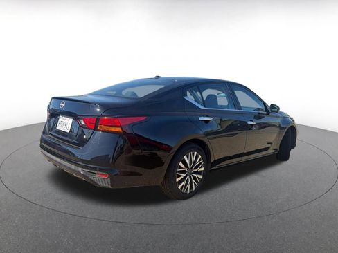 Used 2025 Nissan Altima 2.5 SV image 5