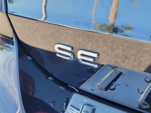 Certified 2023 Volkswagen Taos SE FWD image 6