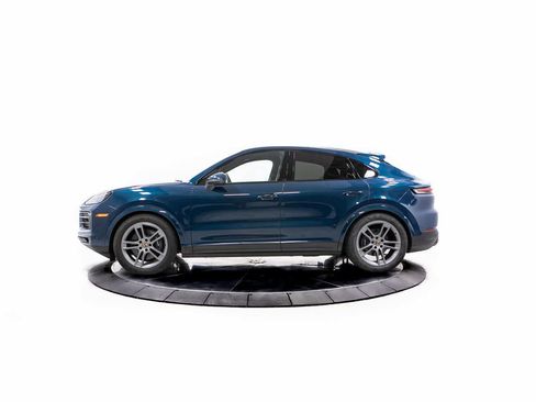 Certified 2025 Porsche Cayenne Coupe image 2