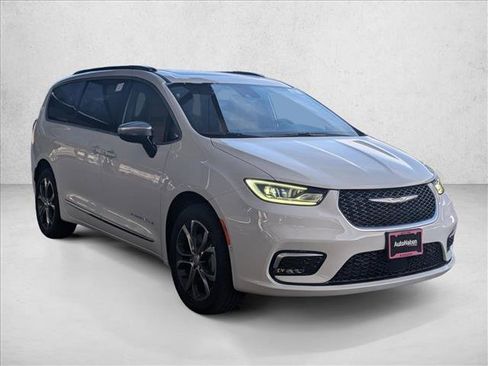 New 2026 Chrysler Pacifica Pinnacle AWD/4WD image 6