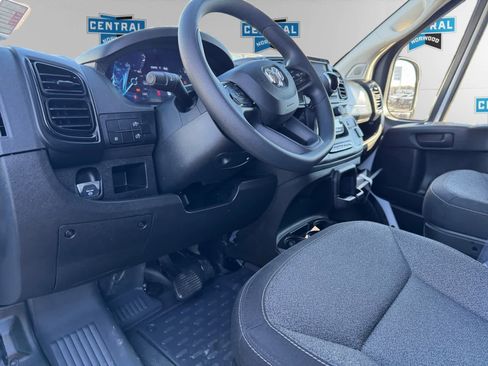 Used 2025 RAM ProMaster 2500 w/ Convenience Group image 11
