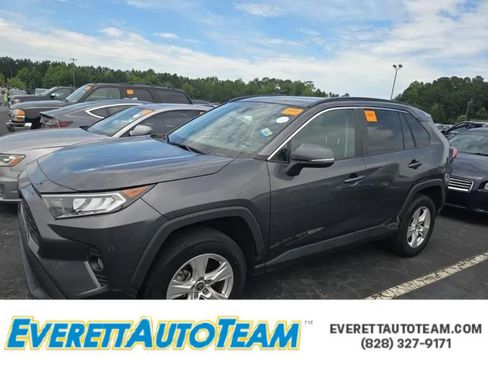 Used 2021 Toyota RAV4 XLE w/ Convenience Package FWD image 1
