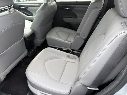 Used 2023 Toyota Highlander Limited AWD/4WD image 24