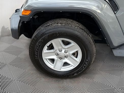 Used 2022 Jeep Gladiator Sport image 10
