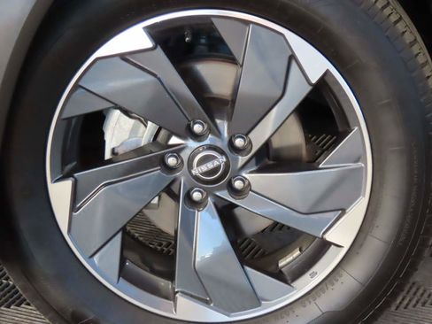 Used 2024 Nissan Rogue SV image 7