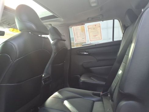 Used 2024 Toyota Highlander XLE image 24