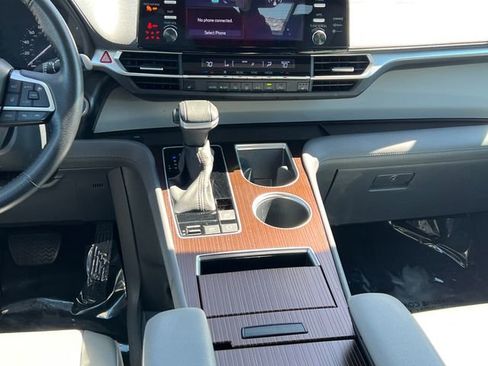 Certified 2023 Toyota Sienna XLE FWD image 17