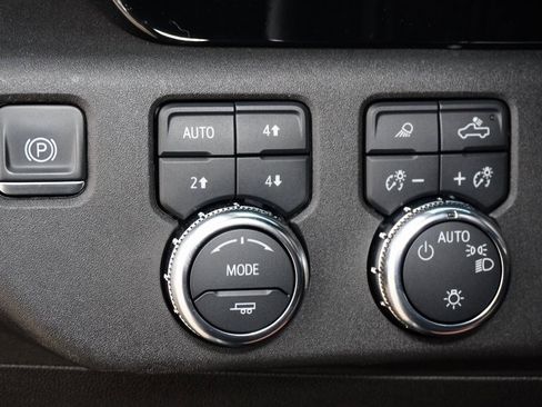 Used 2024 GMC Sierra 1500 SLE image 23