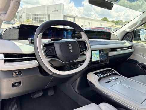 New 2026 Lincoln Navigator Reserve AWD/4WD image 37
