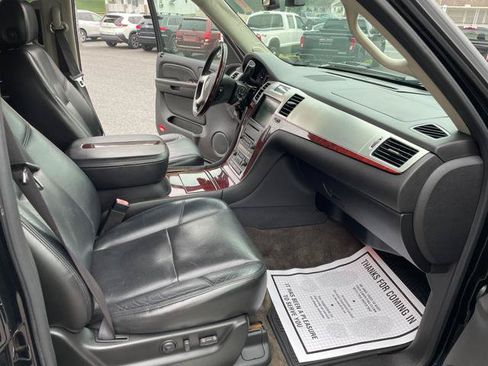 Used 2008 Cadillac Escalade AWD image 31