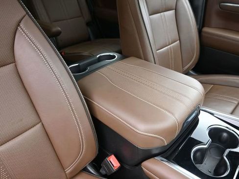 Used 2025 Chevrolet Tahoe High Country AWD/4WD image 43