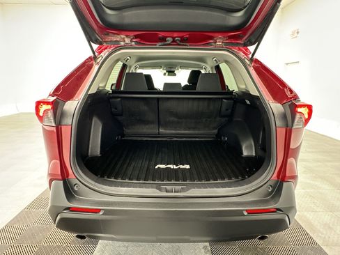 Used 2021 Toyota RAV4 LE AWD/4WD image 24