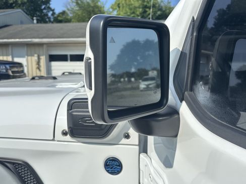 Used 2021 Jeep Wrangler Unlimited Sahara AWD/4WD image 14