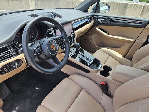 Certified 2026 Porsche Macan AWD/4WD image 4