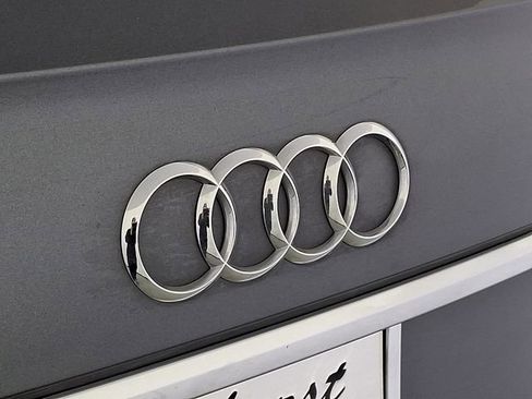 Used 2024 Audi Q5 e Prestige w/ Prestige Package image 29