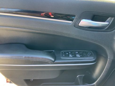 Certified 2022 Chrysler 300 S image 10