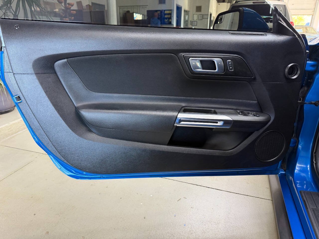Used 2019 Ford Mustang Coupe RWD image 9