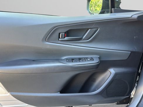 Used 2024 Toyota Prius LE FWD image 8