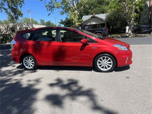 Used 2012 Toyota Prius V Five FWD image 8