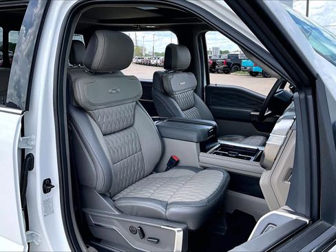 Used 2025 Ford F250 Platinum w/ Platinum Plus Package image 9