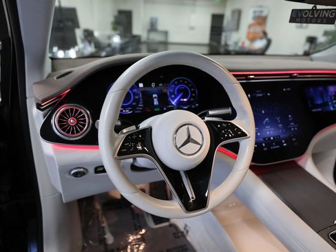 Used 2023 Mercedes-Benz EQS 580 4MATIC SUV image 23