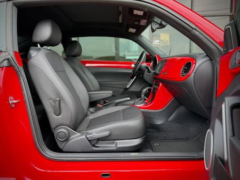 Used 2019 Volkswagen Beetle 2.0T SE FWD image 16