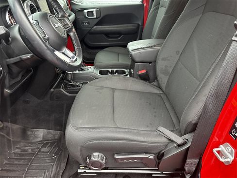 Used 2021 Jeep Wrangler Unlimited Sahara image 9