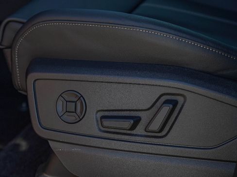 New 2025 Audi Q5 Premium Plus image 17