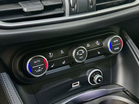 Used 2022 Alfa Romeo Stelvio Ti image 24