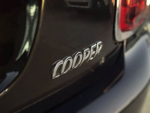 Used 2021 MINI Cooper 2-Door Hardtop w/ Signature Upholstery Package image 18