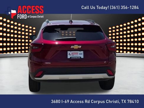 Used 2025 Chevrolet Trax LT FWD image 7