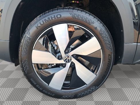 New 2025 Volkswagen Taos S image 10