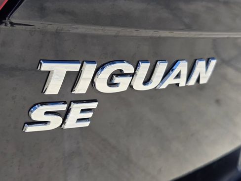 Certified 2021 Volkswagen Tiguan SE R-Line FWD image 14