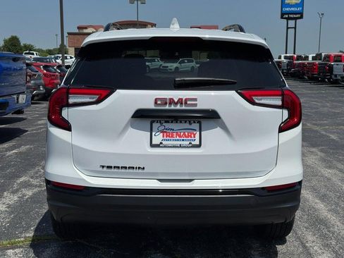 Used 2022 GMC Terrain SLE w/ Driver Convenience Package FWD image 4