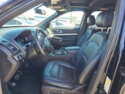 Used 2017 Ford Explorer XLT w/ Equipment Group 202A FWD image 5