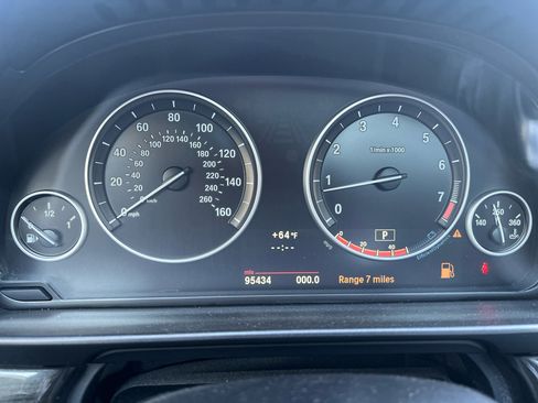 Used 2013 BMW 550i xDrive Sedan image 17