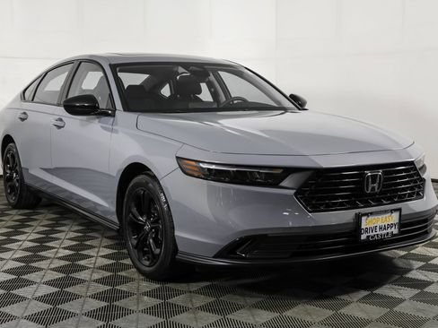 Used 2025 Honda Accord SE image 12