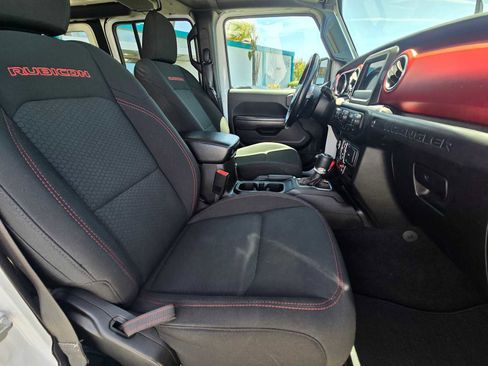 Used 2021 Jeep Wrangler Unlimited Rubicon w/ Cold Weather Group AWD/4WD image 10