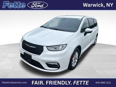 Used 2023 Chrysler Pacifica Touring-L