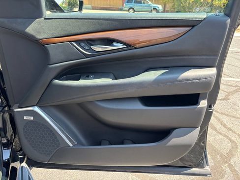 Used 2020 Cadillac Escalade 2WD image 25
