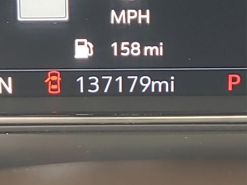 Used 2021 GMC Yukon Denali w/ Denali Premium Package image 24