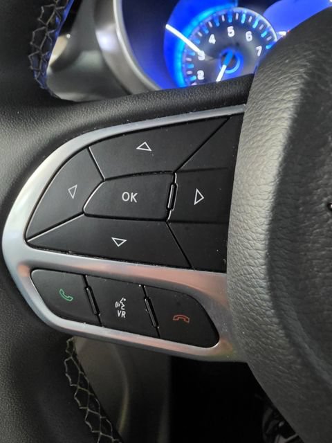 Used 2023 Chrysler Pacifica Touring-L FWD image 34