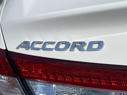 Used 2020 Honda Accord Touring image 9