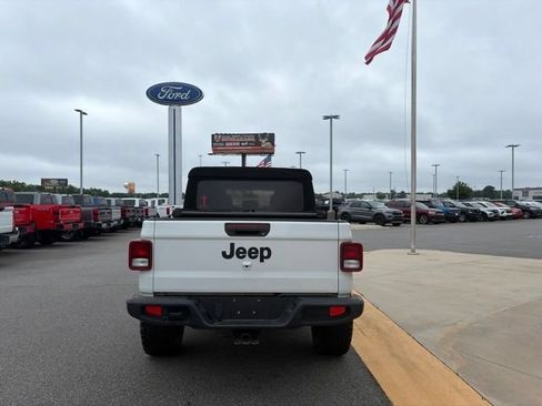 Used 2021 Jeep Gladiator Sport AWD/4WD image 4