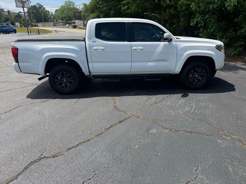 Used 2022 Toyota Tacoma SR5 w/ Technology Package RWD image 10