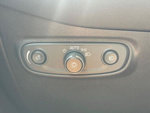 Used 2020 Chevrolet Equinox LT w/ Driver Convenience Package FWD image 19