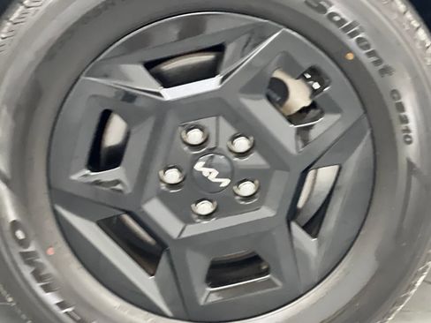 Used 2025 Kia Carnival FWD image 78