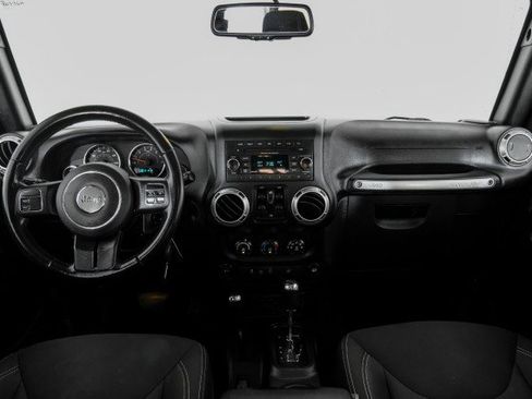 Used 2018 Jeep Wrangler Unlimited Sahara AWD/4WD image 12