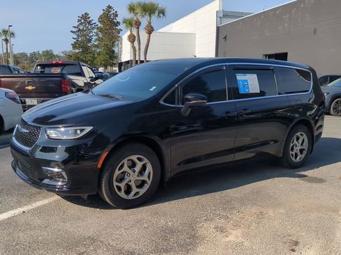 Used 2024 Chrysler Pacifica Limited w/ Trailer Tow Group image 7