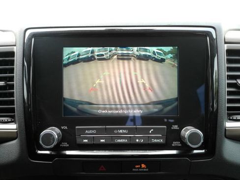 Used 2022 Nissan Frontier SV RWD image 9